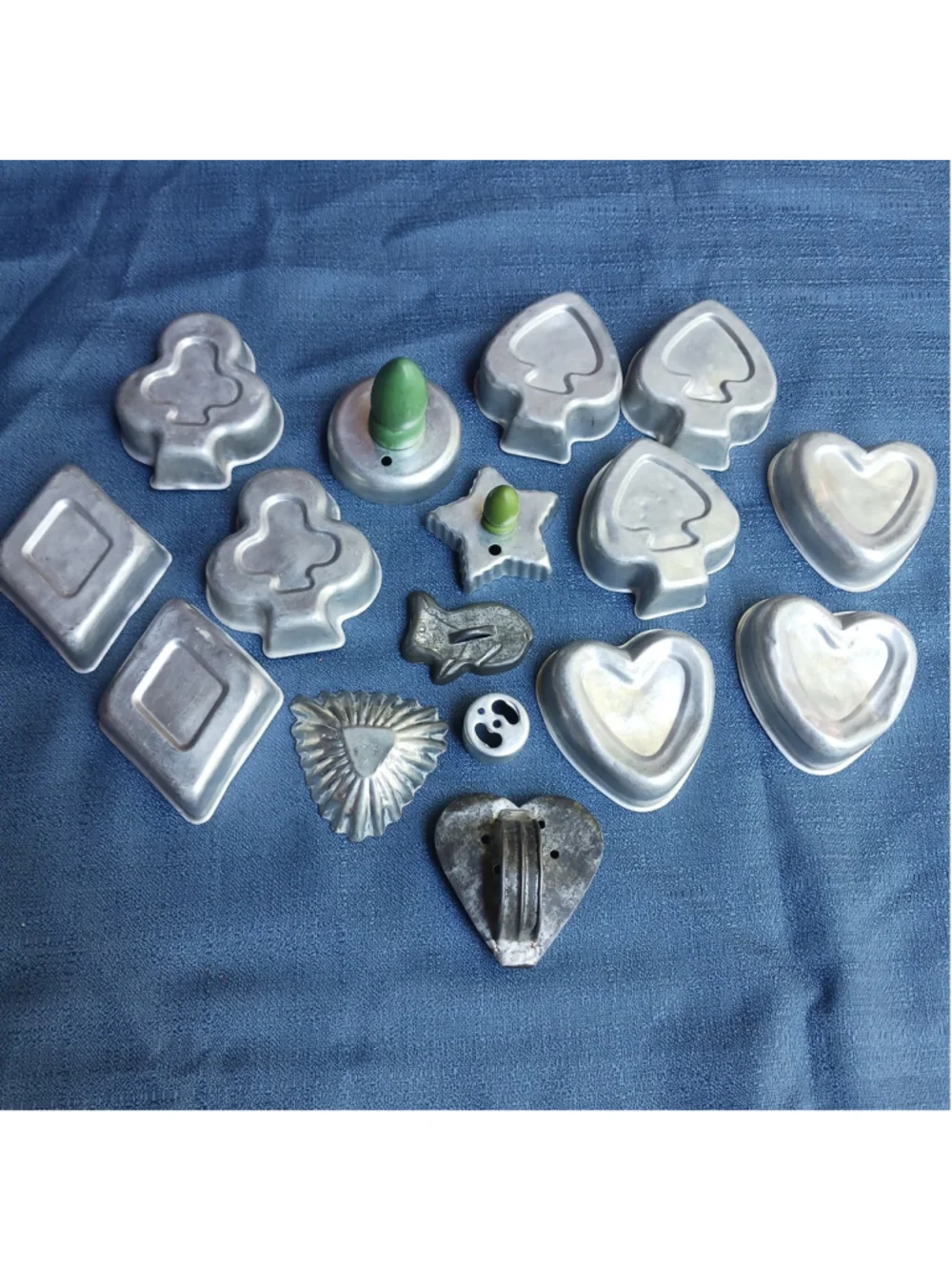 Lot Of Vintage Metal Cookie Cutters Biscuit Green Handle, Crinkle, Hearts Etc